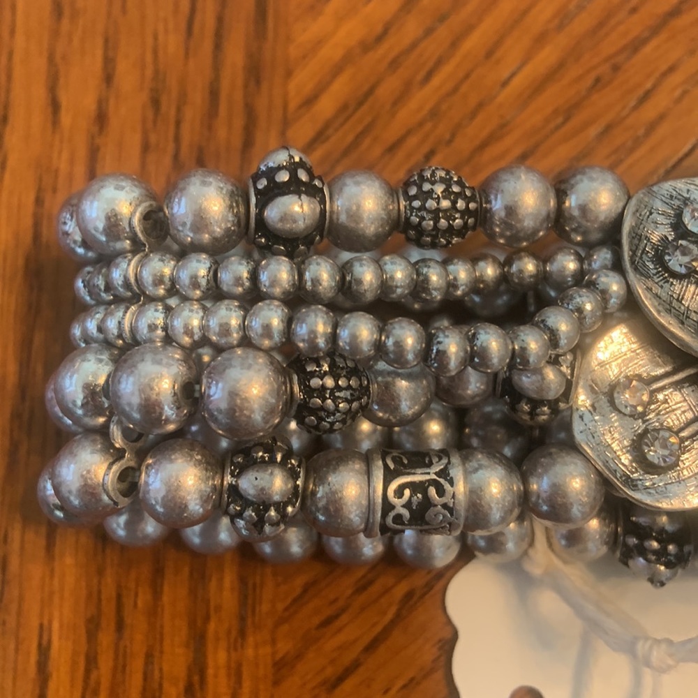 NWT BOHO FUN!! Silver Tone Stretch Bracelet Beautiful Flower 🌺 In Center - Picture 7 of 14